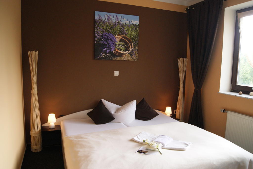 Landhotel Berggaststaette Bickenriede Anrode Ruang foto